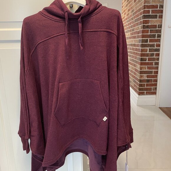 UGG  Oversized Women's Charlynne poncho, NWT, XS/S, Burgundy color - Picture 7 of 12